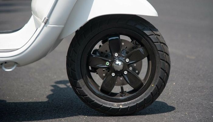 Thay lốp xe máy đảm bảo chất lượng, an toàn