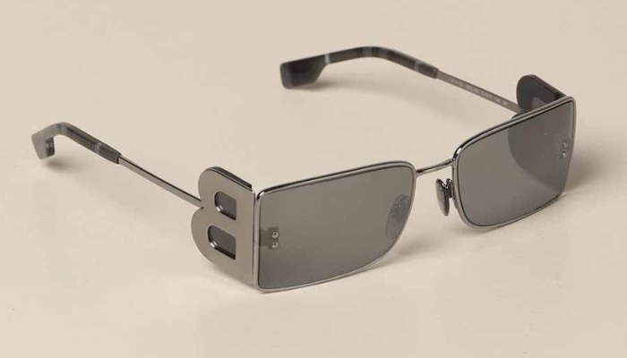 Mẫu Kính mát Burberry Metal Sunglasses With B Monogram màu đen 
