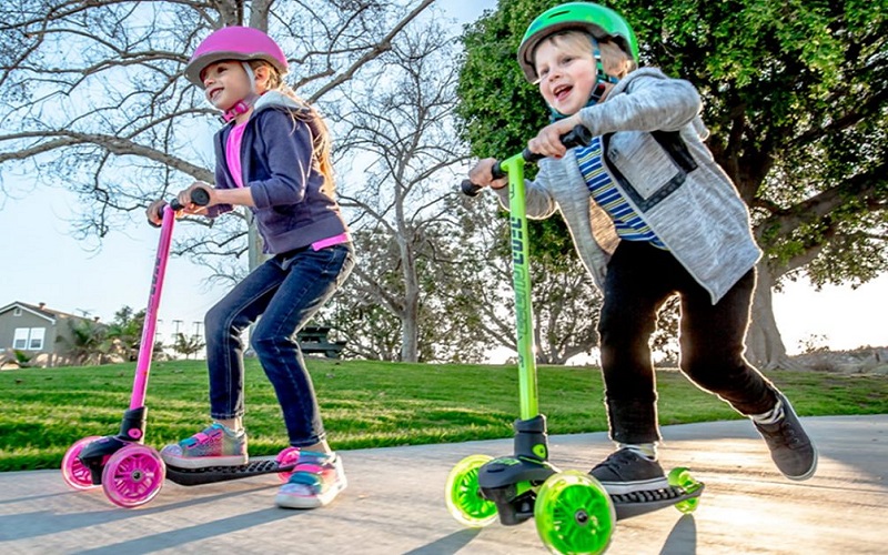 Chọn xe trượt scooter điện cho bé phù hợp độ tuổi và sở thích