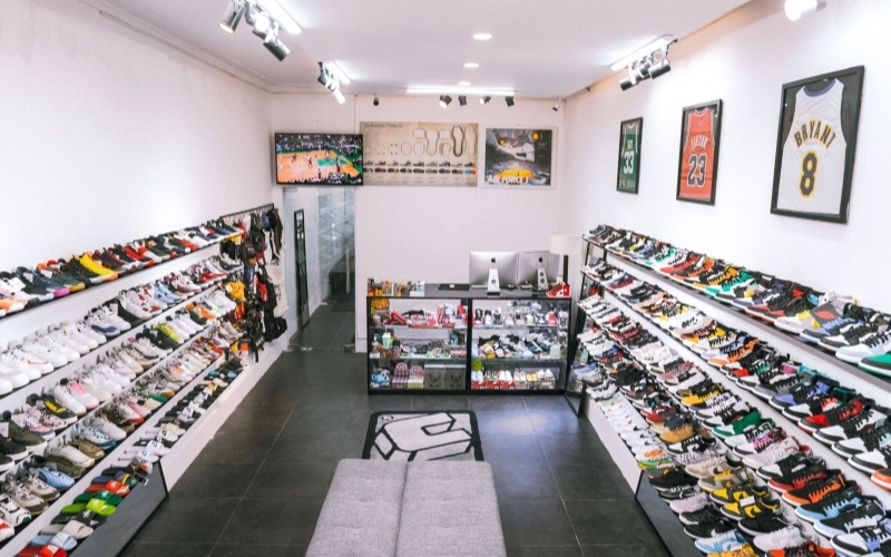 Tiệm giày sneaker G-lab