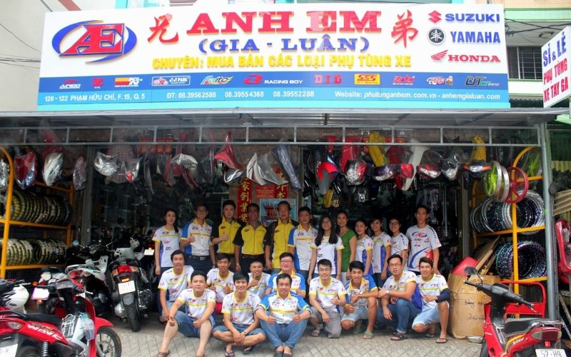 cửa hàng Anh em Gia Luân