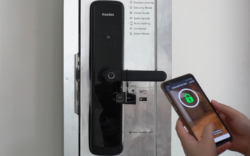 Cách hoạt động khóa cửa điều khiển từ xa