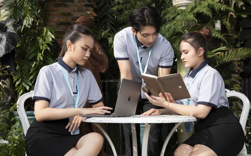 Xưởng may đồ công sở thiết kế Hoàng Mi